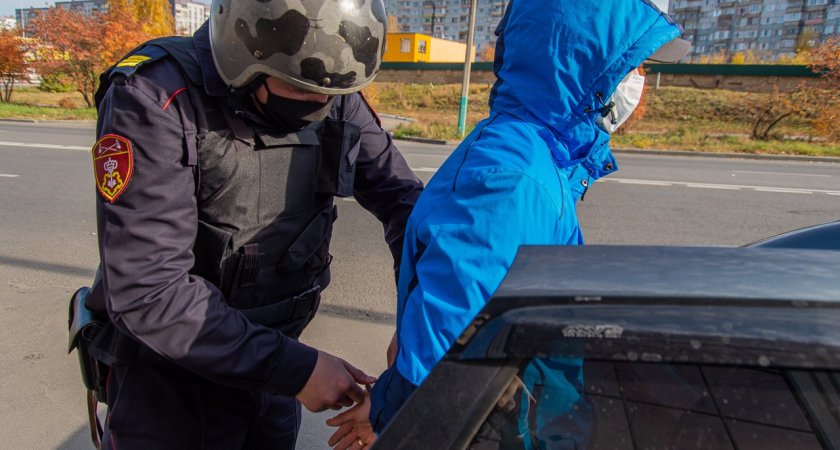 Пензенец напал с перцовым баллончиком на мужчин, которые “ошивались” рядом с авто его жены