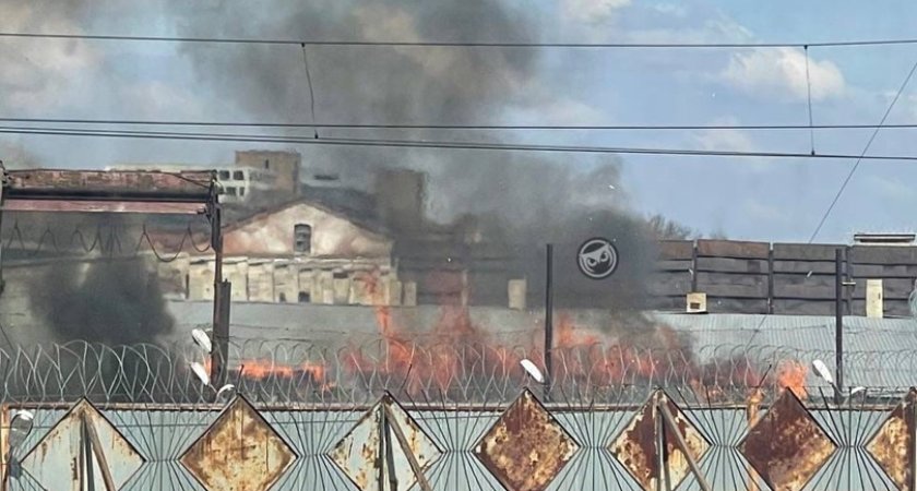 Все полыхает: пензенцы рассказали о жутком пожаре на территории исправительного учреждения