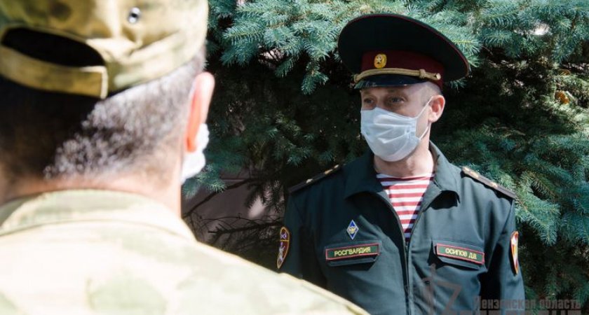 Пензенские военные принесли цветы к памятнику ликвидаторам аварии на Чернобыльской АЭС