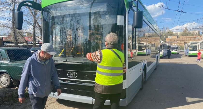 В Пензу пригнали новые троллейбусы - экскурсия "Pro Город" по салону 
