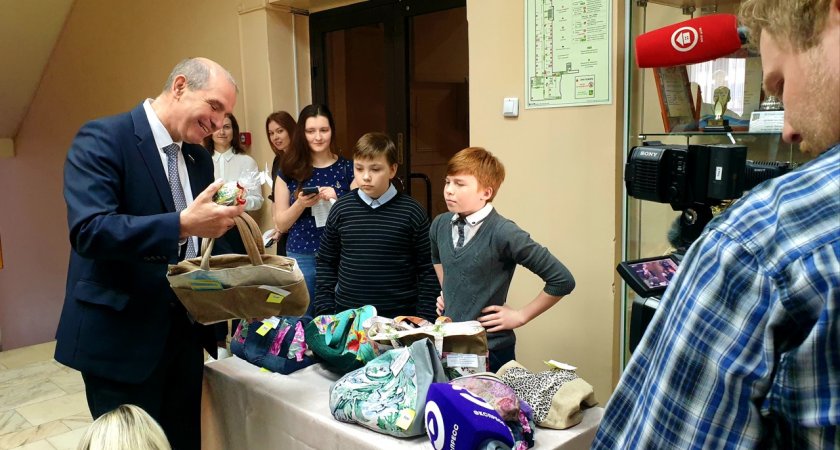 В Думе прошла ярмарка поделок воспитанников областного социально-реабилитационного центра