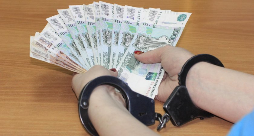 Директор спортивной школы взял себе в "карман" более миллиона рублей