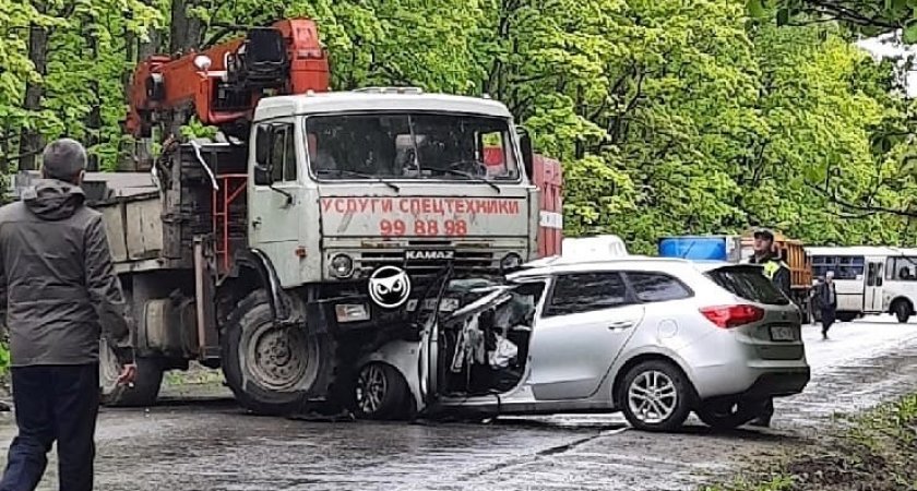 В Пензе произошло серьезное ДТП с легковушкой и грузовиком