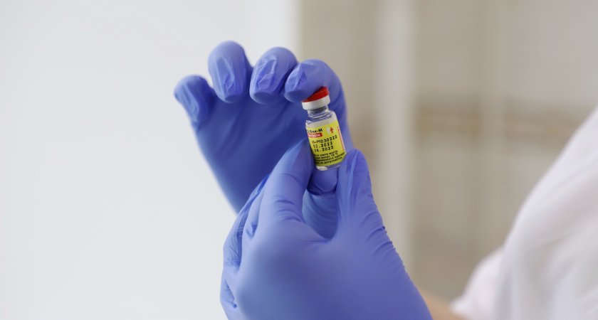 Привиться перед каникулами: в Пензу доставили партию вакцины от ковида для подростков