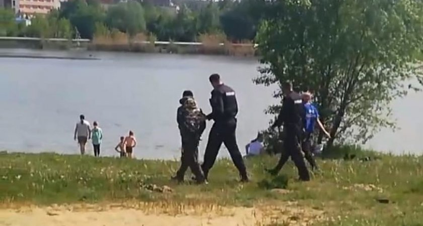 В Пензе на пляже у 6-ой городской больницы поймали мальчика 13 лет с пистолетом