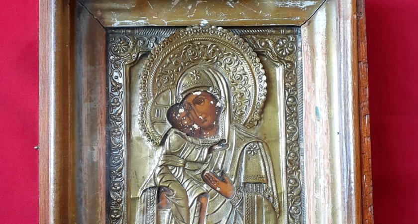 В куполе храма в Кузнецке строители нашли икону ХIХ века