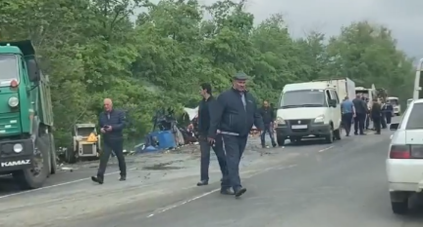 На месте смертельного ДТП с фурой и Газелью в пензенской области образовалась пробка 