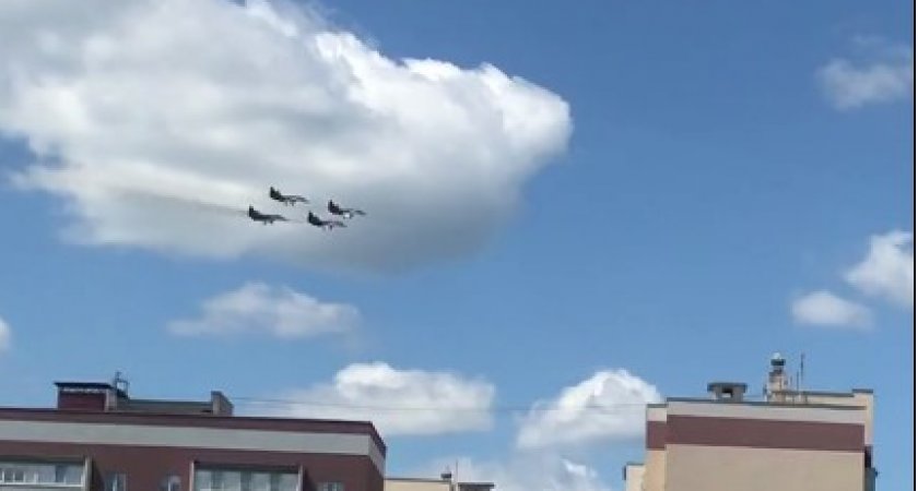 "Эффектно, круто": пензенцы снимают тренировочные полеты "Стрижей"