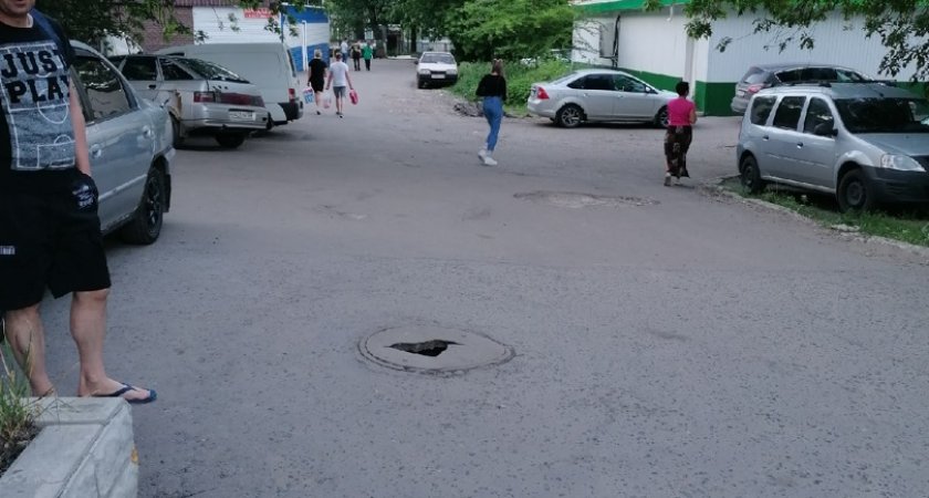 Пензенцы переживают, что в огромную дыру крышки люка могут провалиться дети