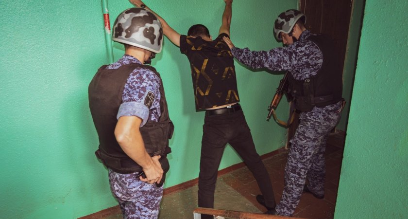 В Кузнецке уголовник залез в чужую квартиру прямо через разбитое окно