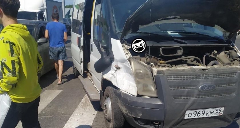 Из-за ДТП с маршруткой на проспекте Победы огромная пробка