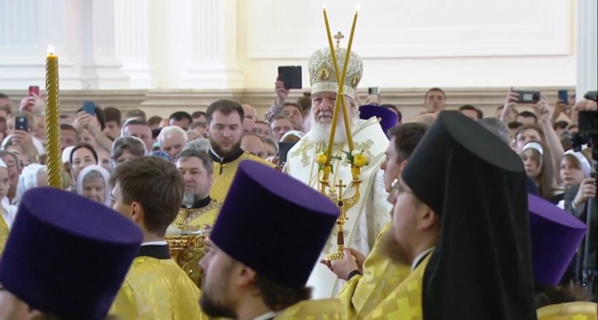 Патриарх Кирилл освящает Спасский собор - видео трансляция