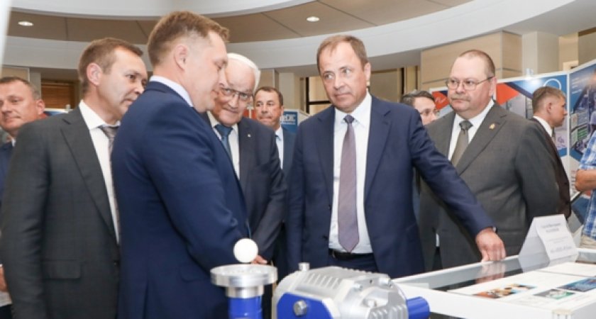 Комаров и Мельниченко посетили выставку импортозамещения в Пензе