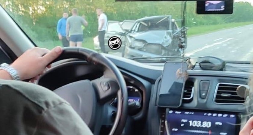 Под Пензой лоб в лоб столкнулись два легковых автомобиля
