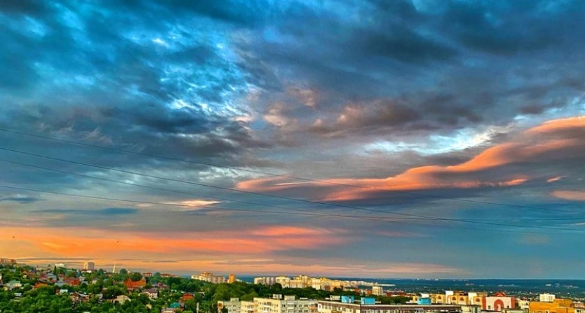 Синоптики прогнозируют жаркий понедельник с грозой 