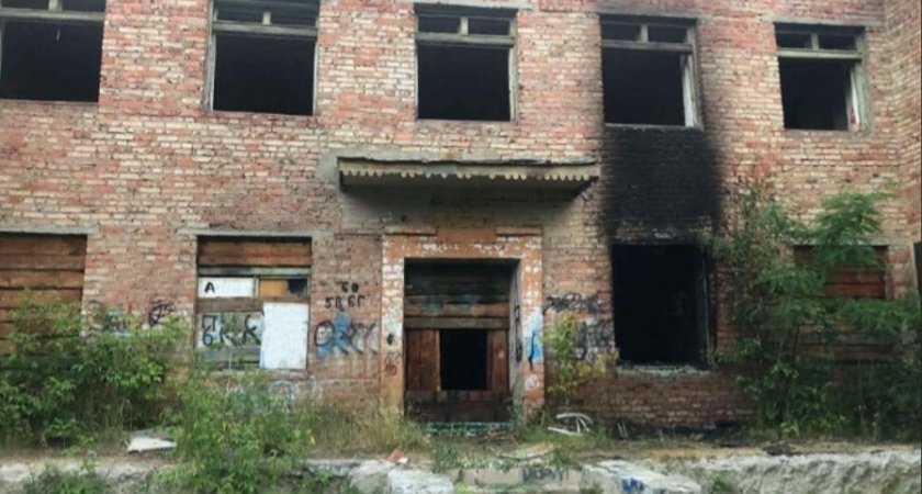 В Заречном загорелось здание заброшенного детского сада