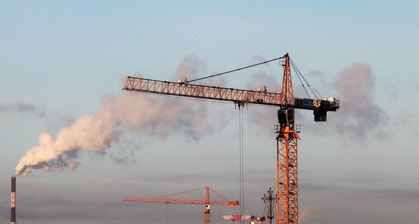 В Пензе башенный кран рухнул на сторожевую будку, погиб охранник