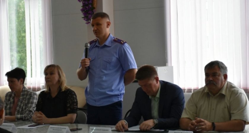 Архангельский провел личный прием граждан ДНР и ЛНР