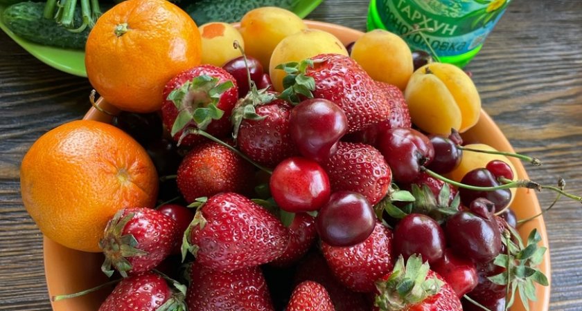 Пензенцам рассказали, почему нельзя покупать овощи и фрукты в уличных ларьках 