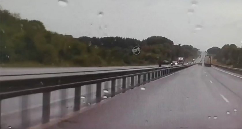 Момент ДТП с ВАЗ на трассе М5 в Пензе попал на видео