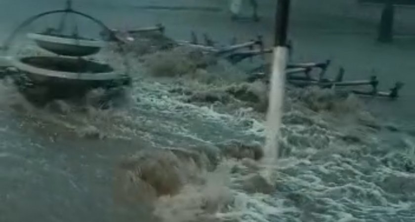 В Пензе улица Московская превратилась в реку