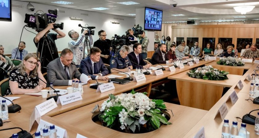 Министр труда Пензенской области рассказал в Госдуме о работе с беженцами Донбасса 