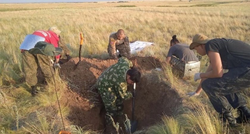 В Волгограде поисковики из Пензы обнаружили останки семи бойцов Красной армии
