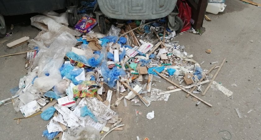 В Пензе найдут и накажут того, кто раскидал использованные шприцы по улице