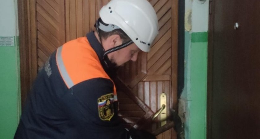 В Пензе на Заводской спасатели помогли больной пенсионерке