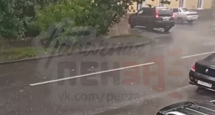 На Пензу обрушилась непогода с сильным ливнем и градом 
