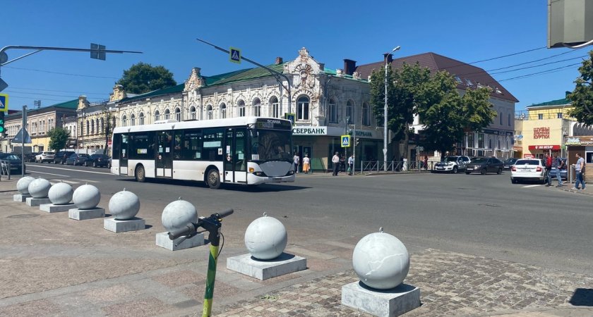 В Пензе полиция ищет человека на самокате, который сбил ребенка