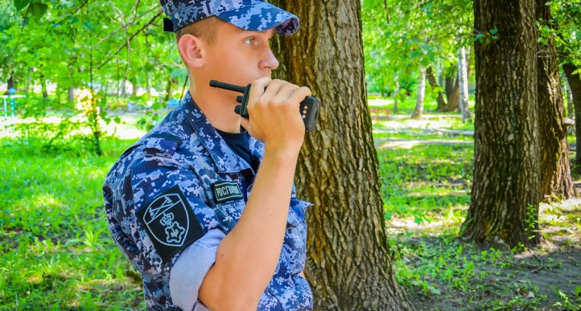 Росгвардейцы спасли тонущего в болоте пензенца