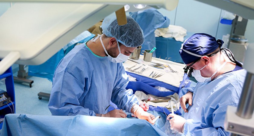 Пензенские челюстно-лицевые хирурги прооперировали пациента, на которого упало бревно