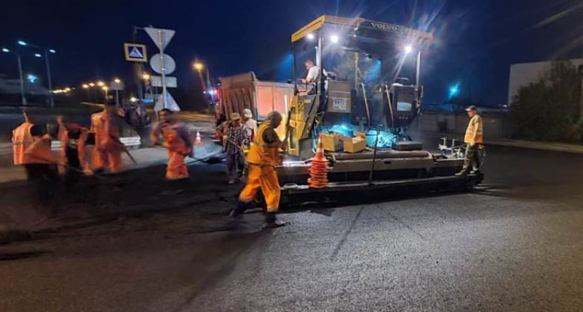 В Пензе на улице Измайлова работы укладке асфальта проводили ночью 