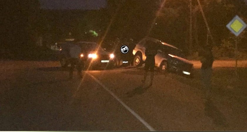 В Мокшане в ночном ДТП столкнулись две легковушки