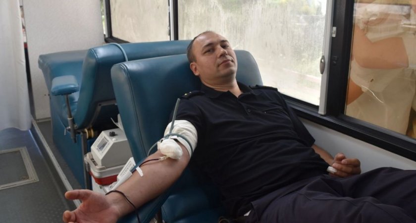 В Пензе собрали 136 литров крови в ходе акции "Донор в погонах" 