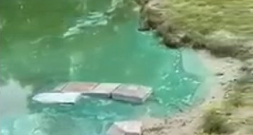 В Пензе нашли место, где вода в реке стала изумрудного цвета