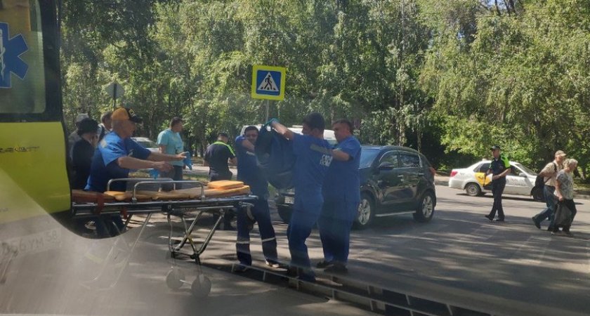 В Пензе в Арбекове сбили пешехода, приехала скорая