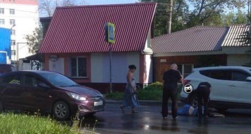В Пензе на Пролетарской сбитый пешеход лежит на асфальте 