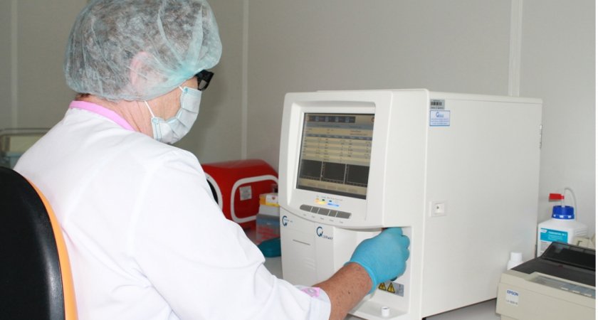 В Пензенском Центре крови появился аппарат, который делает 60 анализов крови в час