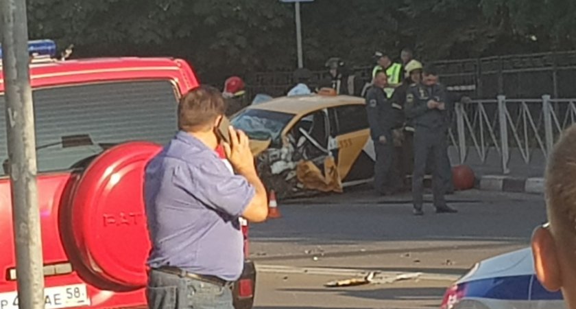 В Пензе на улице Суворова произошло ДТП с автобусом №54 и такси