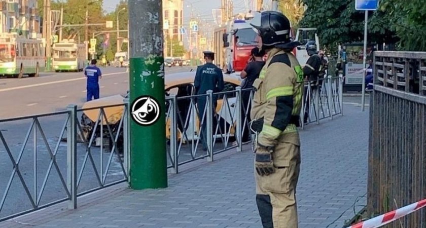 После жесткого ДТП на Суворова в Пензе госпитализировали водителя иномарки