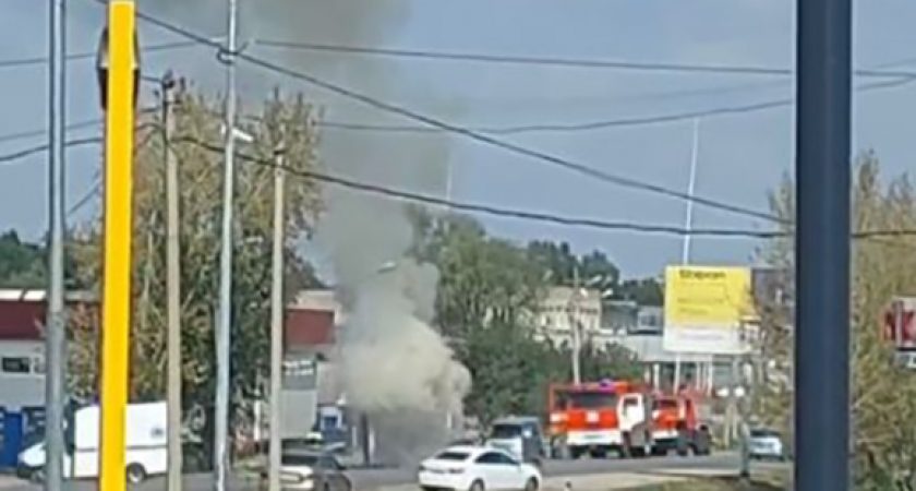 В Кузнецке сгорела отечественная легковушка