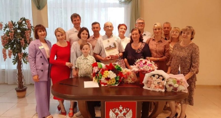 В Пензе «золотые» юбиляры получили по 5 тыс. рублей