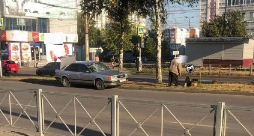 На проспекте Строителей в аварии пострадал 24-летний молодой человек 