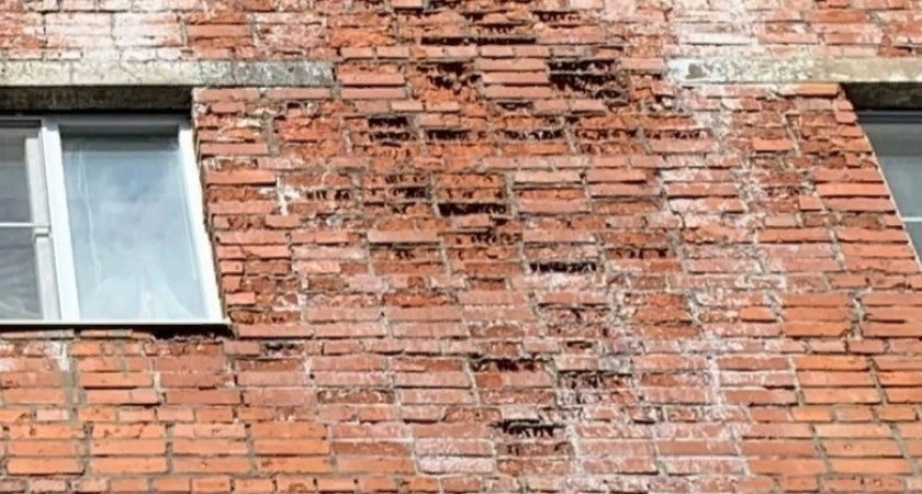 В Пензе из нового дома вываливаются кирпичи  