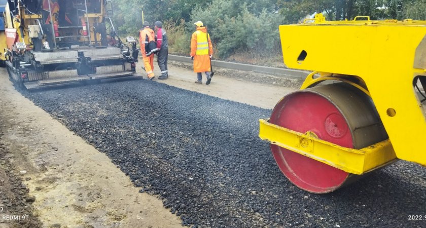 Дорогу в Кузнецке ремонтируют по новым технологиям