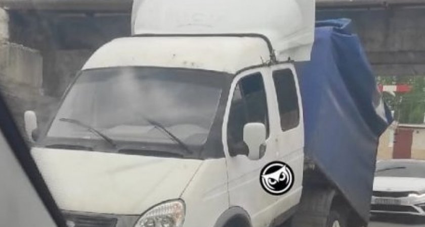 В Пензе грузовая «ГАЗель» застряла под мостом «Винни-Пуха»