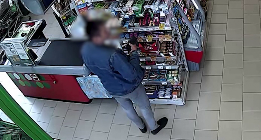 В Пензенской области поймали воришку, который выносил из магазинов продукты под курткой