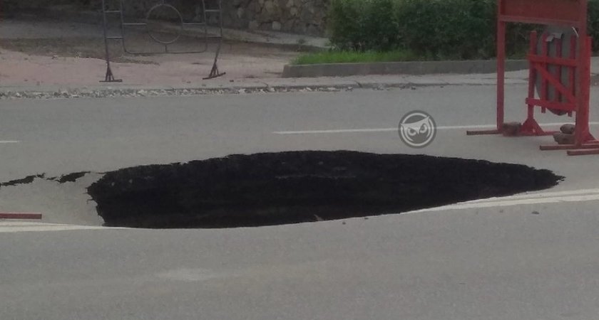 Пензенцам назвали сроки, когда заделают провал на улице Урицкого